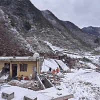 18戶(hù)47人被掩埋！采礦導致山體滑坡？