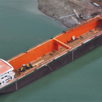 護航向家壩庫區建材運輸 金沙江首艘萬噸級新能源貨輪成功下水